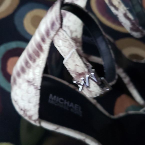 🐍🐍🐍MICHAEL KORS peep-toe wedge-platform heels🐍🐍🐍 - Picture 5 of 8